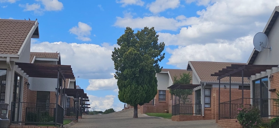1 Bedroom Property for Sale in Langenhovenpark Free State